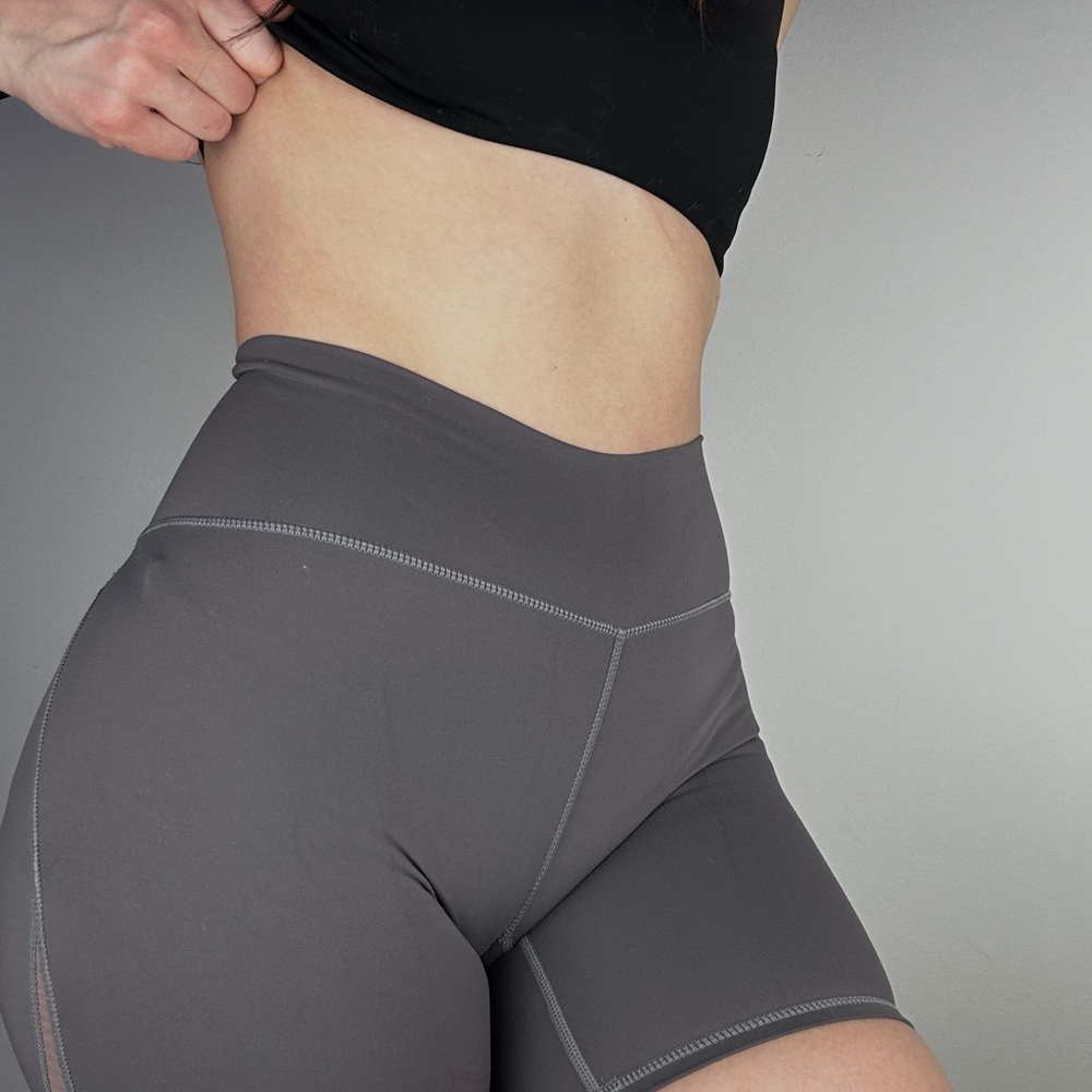 Gray lulu shorts - Picture 3 of 3